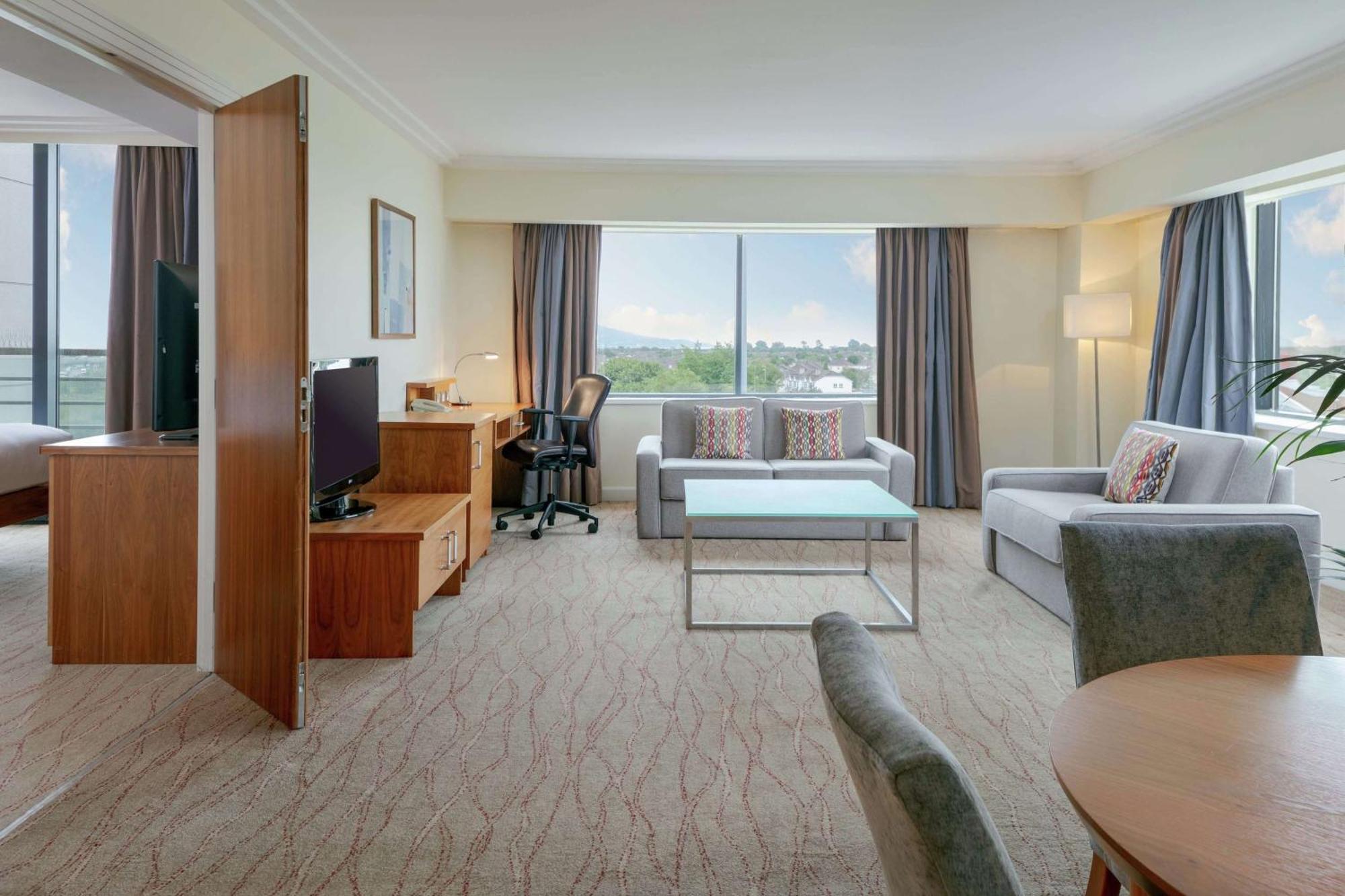 King Suite Lounge Area