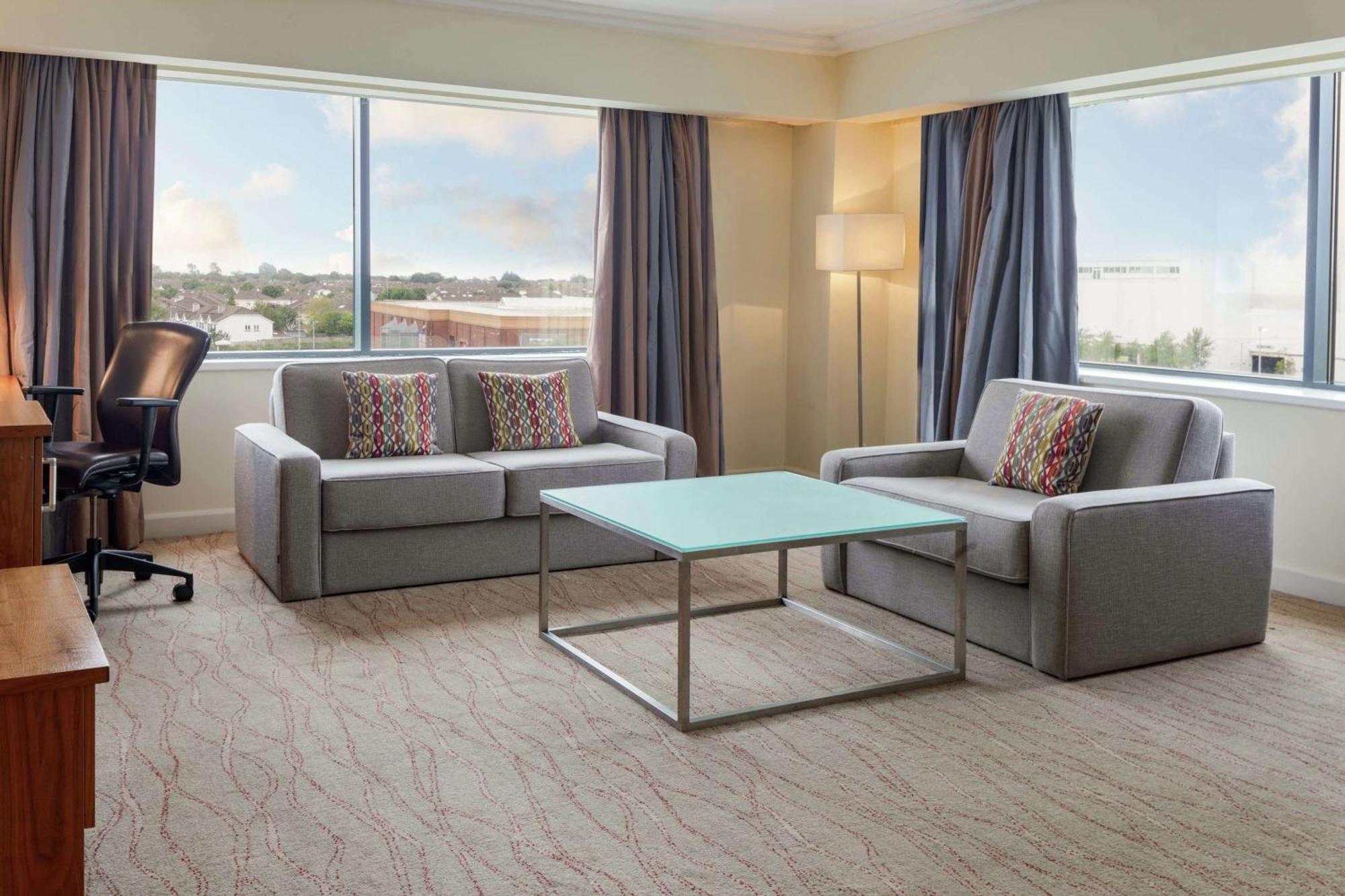 King Suite Lounge Area